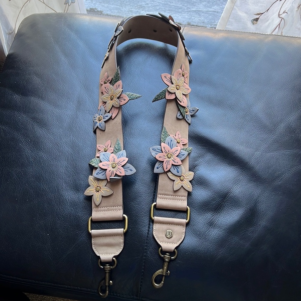 Bag strap with flowers